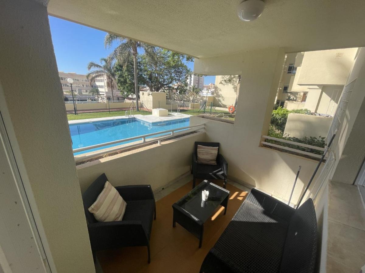 Apartamento En La Carihuela Con Piscina Y Parking, Al Lado De La Playa Daire Torremolinos Dış mekan fotoğraf