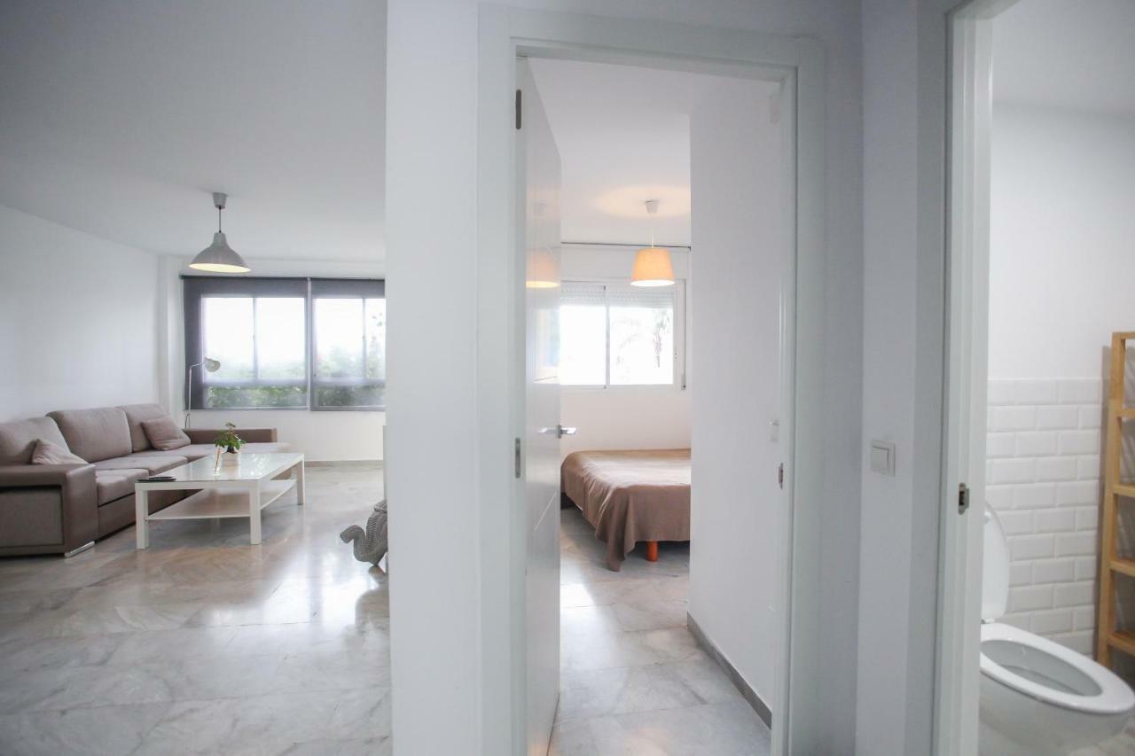 Apartamento En La Carihuela Con Piscina Y Parking, Al Lado De La Playa Daire Torremolinos Dış mekan fotoğraf