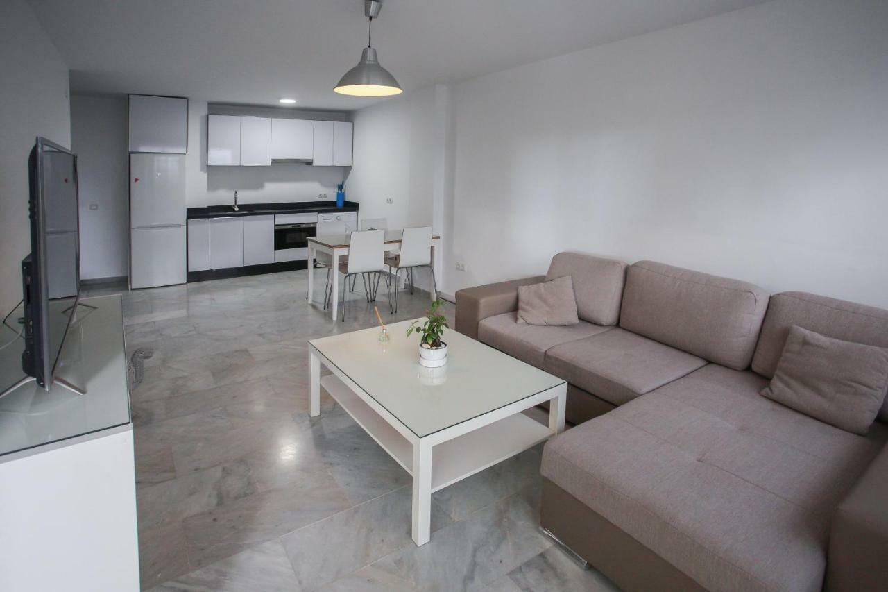Apartamento En La Carihuela Con Piscina Y Parking, Al Lado De La Playa Daire Torremolinos Dış mekan fotoğraf